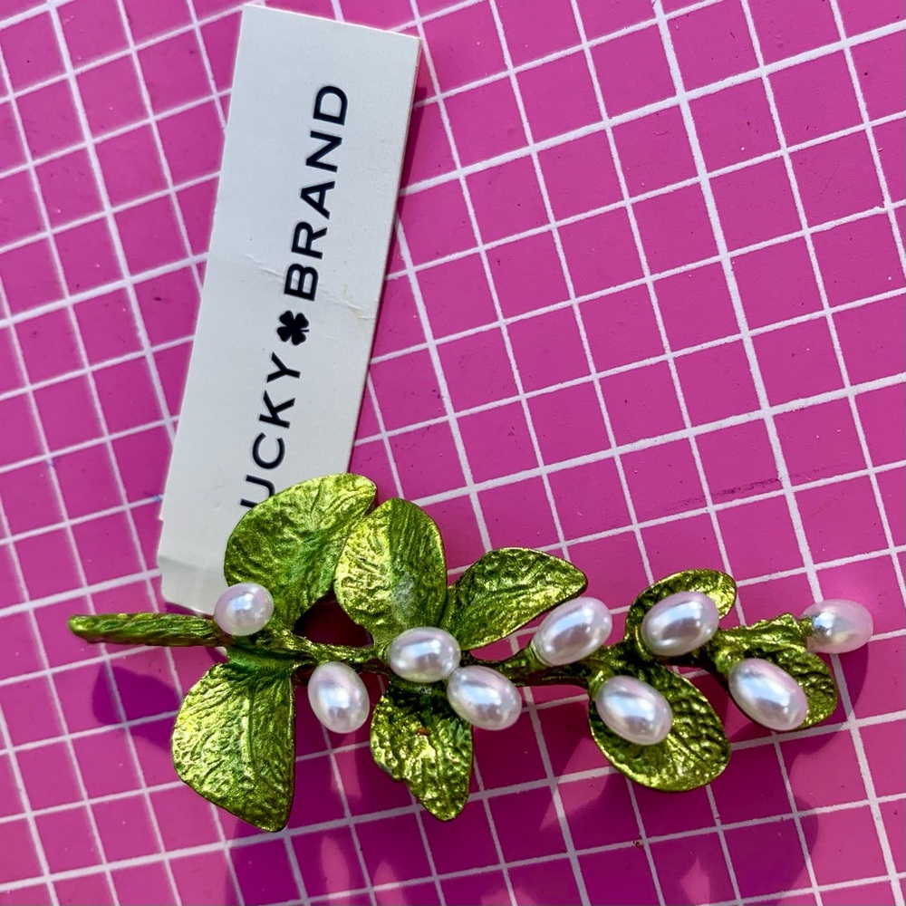 Buy1️⃣get1️⃣🆓‼️ Lucky Brand Olive Leaf brooch with Pearls